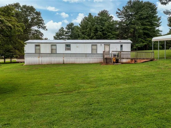 7416 Olin Rd, Pfafftown, NC 27040