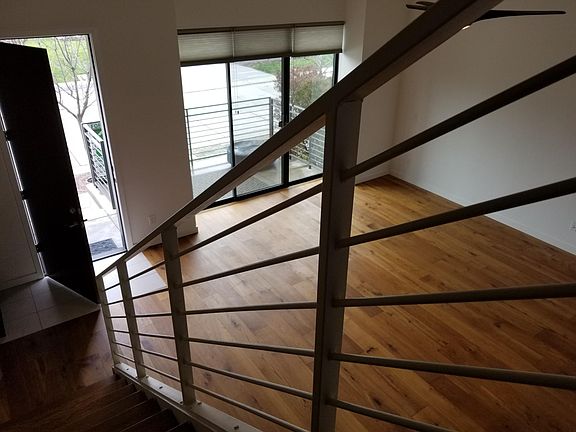 4th image of 429 Garden St