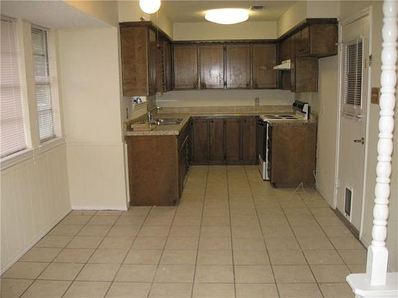 5th image of 2005 Moline Dr