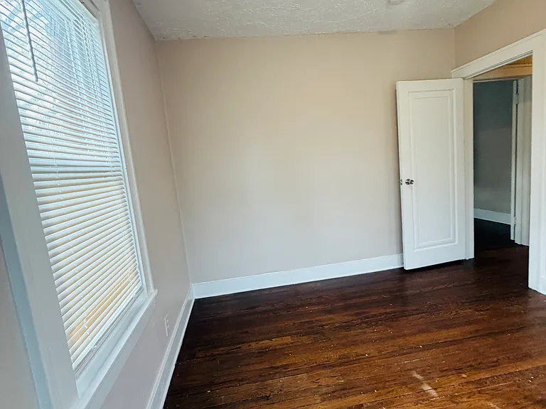 1007 Premont Ave — Photo 9