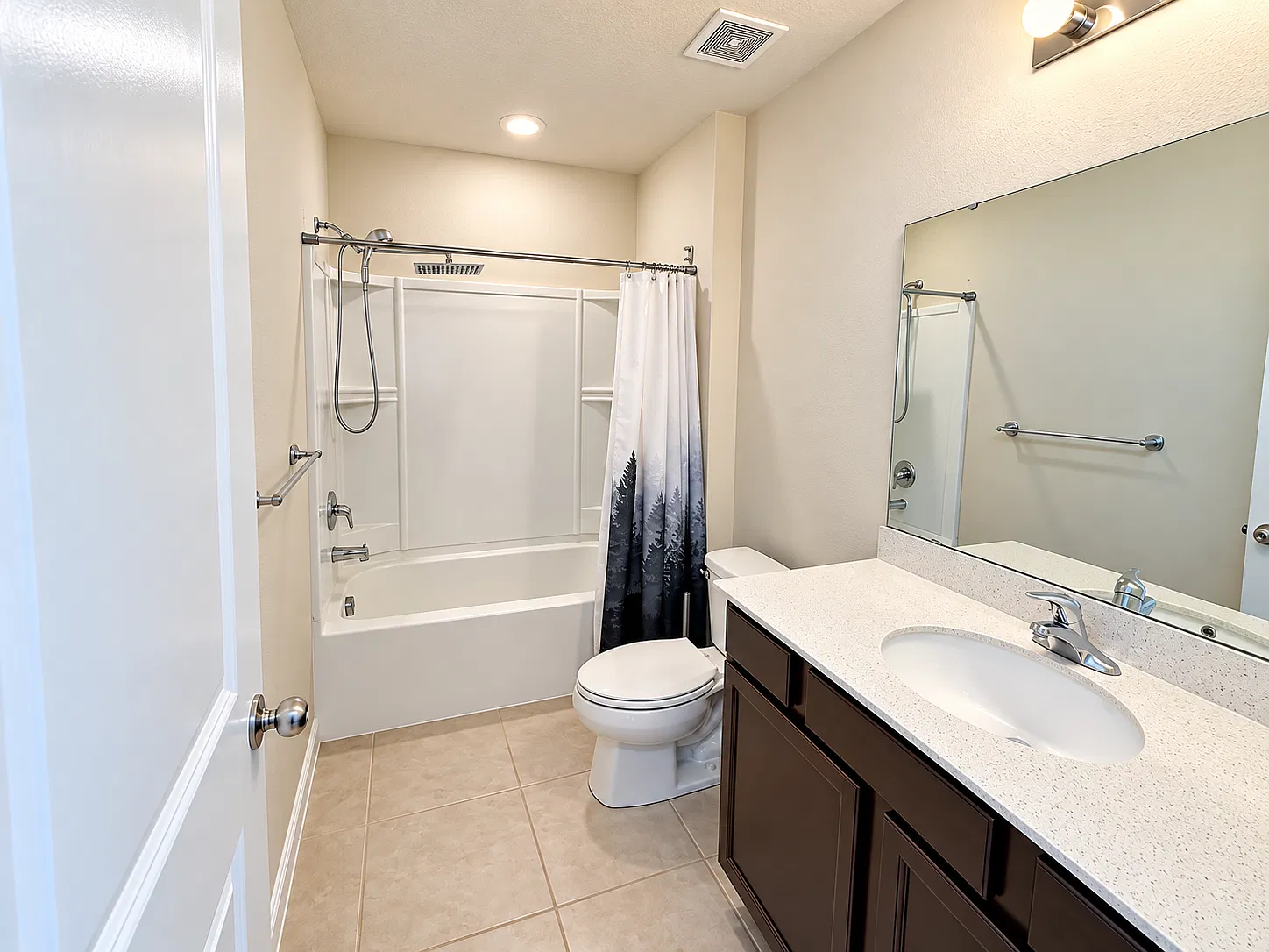 4 bed, 2.0 bath, 1849 sqft, $2,495 — Photo 4