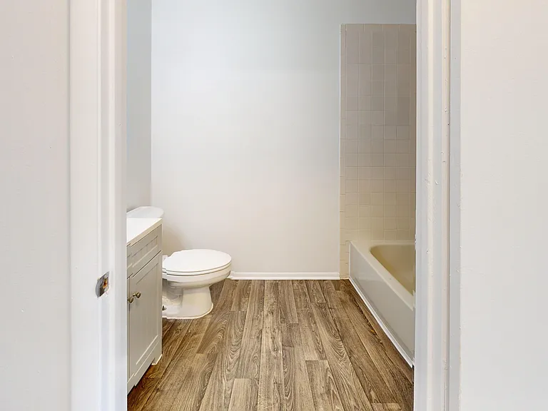 1 Bed 1 Bath Bathroom