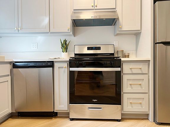 5th image of 3532 Jasmine Ave APT 2