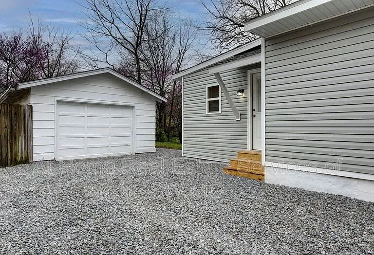 1539 S Fremont Ave — Photo 14