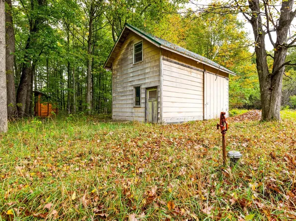 9400 Love Rd, Benzonia, MI 49616