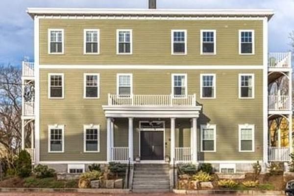 1st image of 98 Washington Sq Unit 9