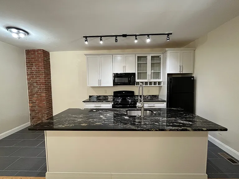 4924 Centre Ave #4 — Photo 5