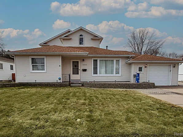 22942 Allor St, Saint Clair Shores, MI 48082