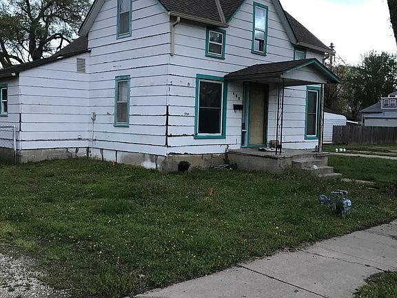 3rd image of 408 W Grand Ave