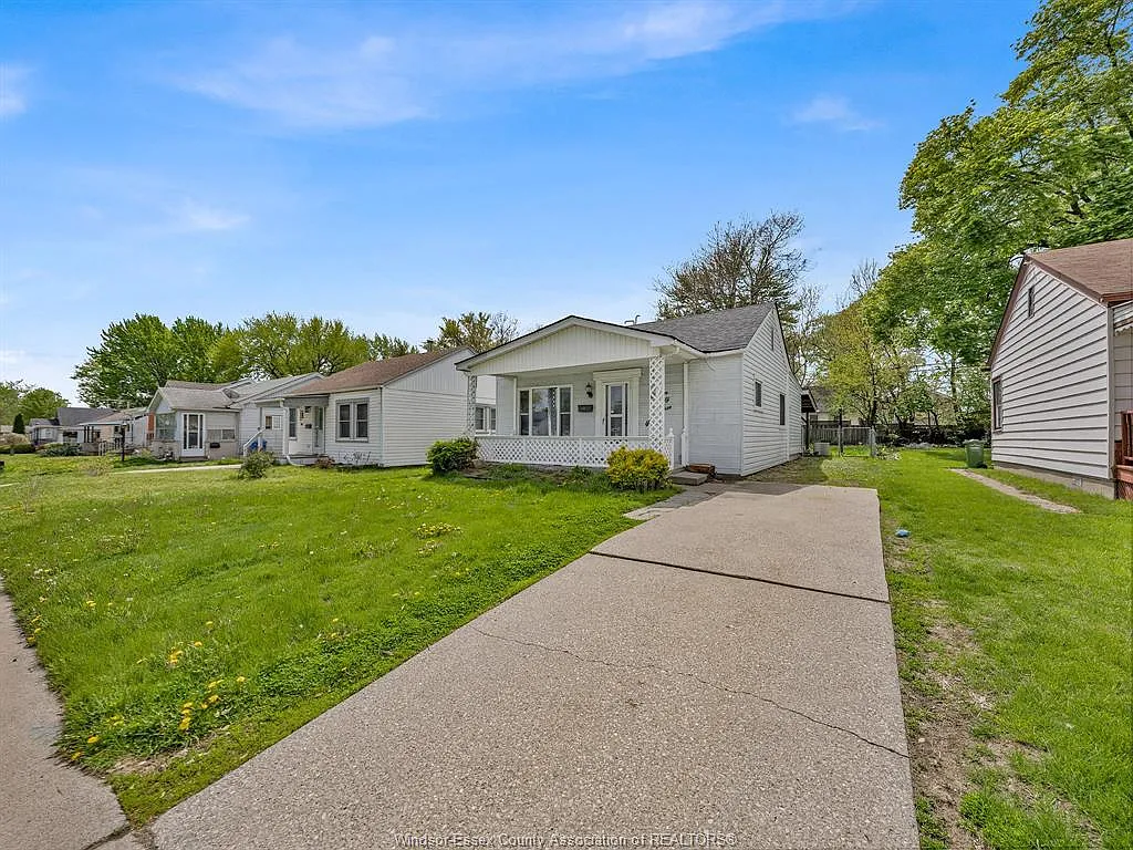3 bed, $2,100 — Photo 4