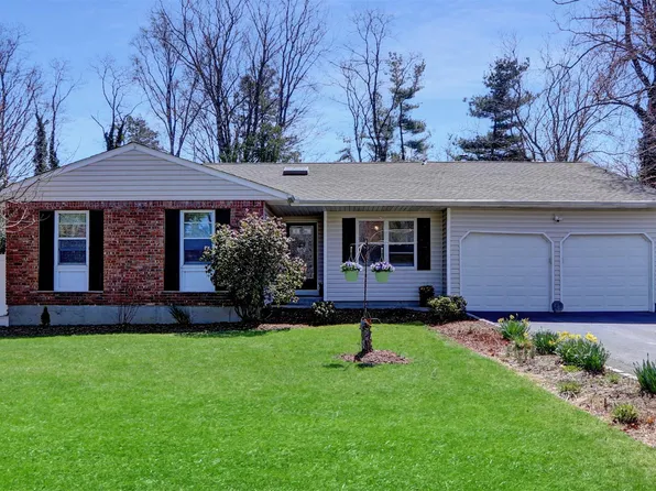 4 Rosewood Court, East Setauket, NY 11733