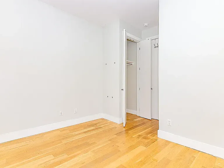 338 Melrose St #2E — Photo 7