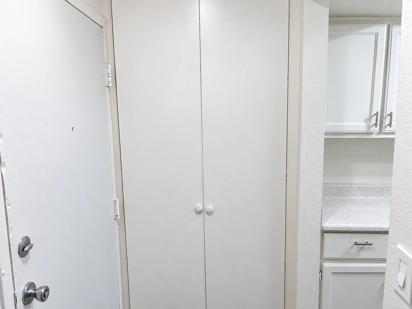 2 bed, 1000 sqft, $2,195 — Photo 2