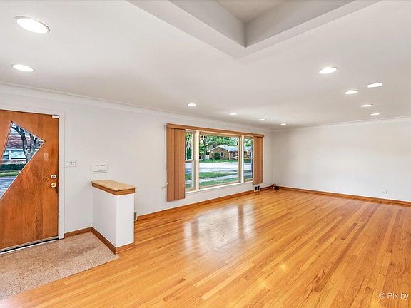 4th image of 3835 Lee St