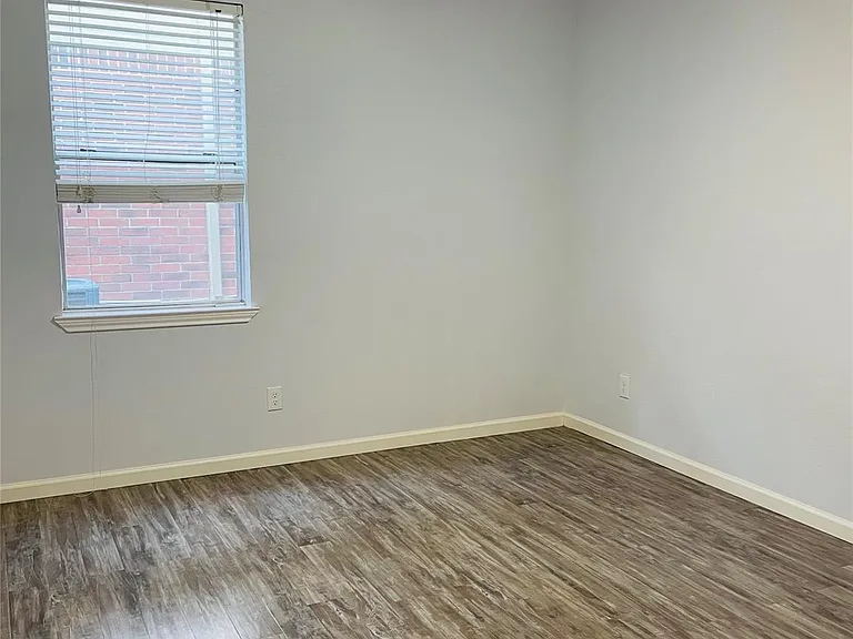 20910 Medallion Pointe Dr — Photo 17