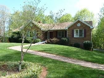 1st image of 135 Oxford Cir