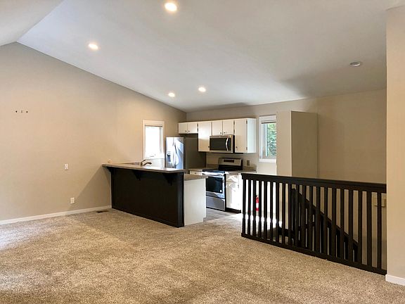 2nd image of 811 Southwood Blvd #27