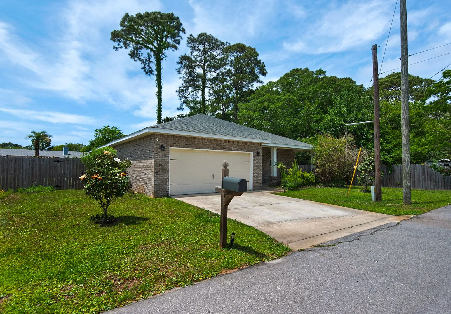 3 bed, 2.0 bath, 1785 sqft, $2,550 — Photo 2