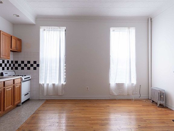 5th image of 71 Underhill Ave #1