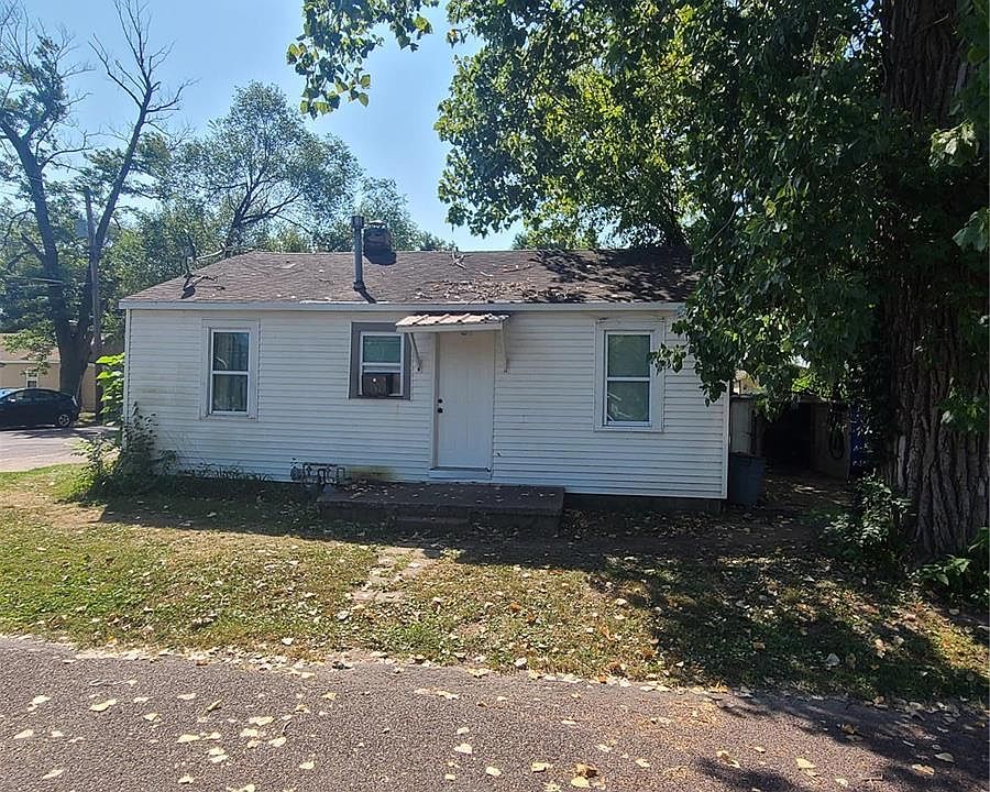 2nd image of 121 Hanner St