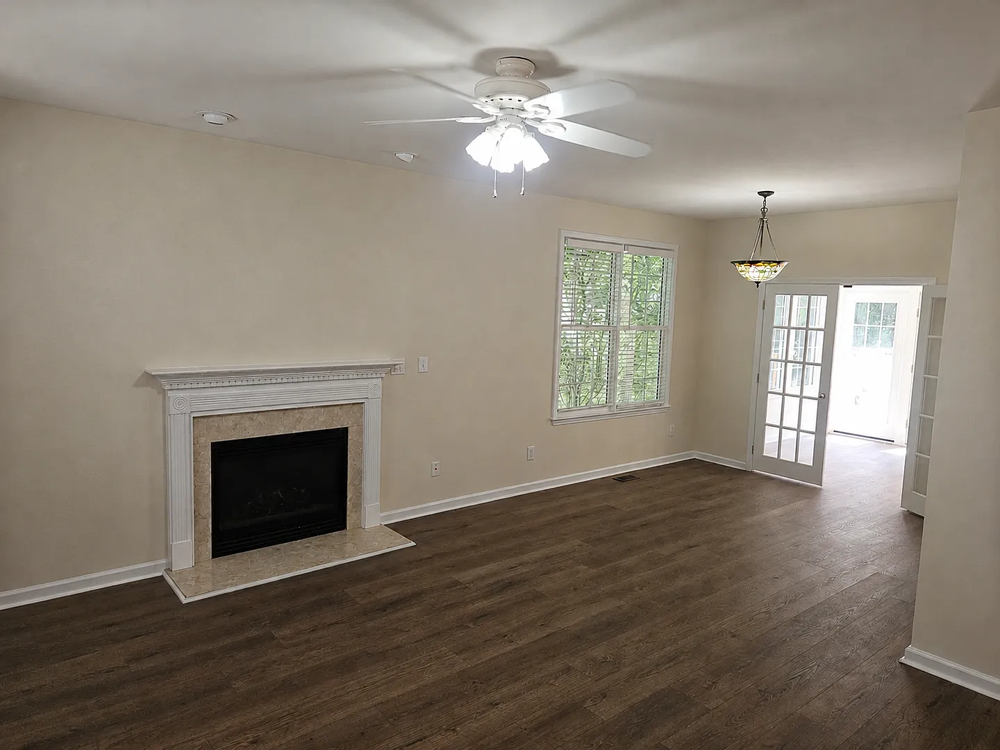 Incredible end unit townhome!! 3br/2.5ba, sunroom, great schools!! Available Now! — Photo 2