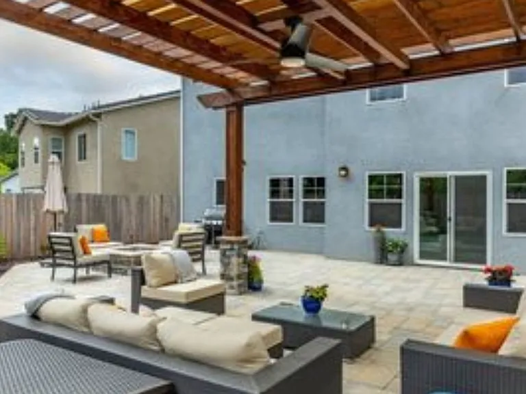 884 Salinas Ave — Photo 4