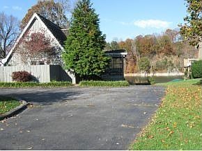 4th image of 220 Lake Meadow Dr