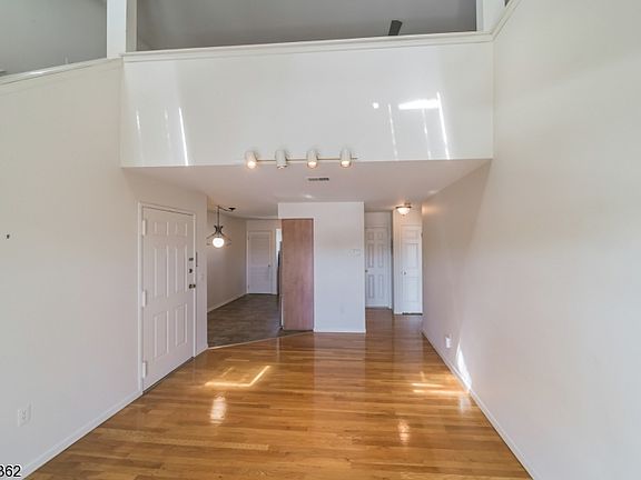 5th image of 272-276 Walnut St #11A