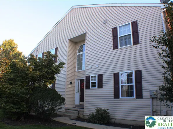 6869 Hunt Dr, Macungie, PA 18062