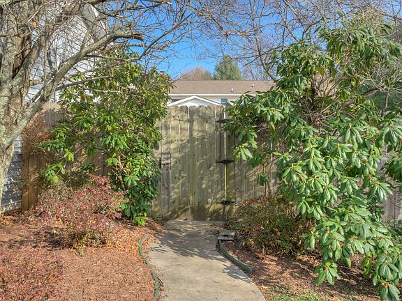 3rd image of 2104 Birch Leaf Ln