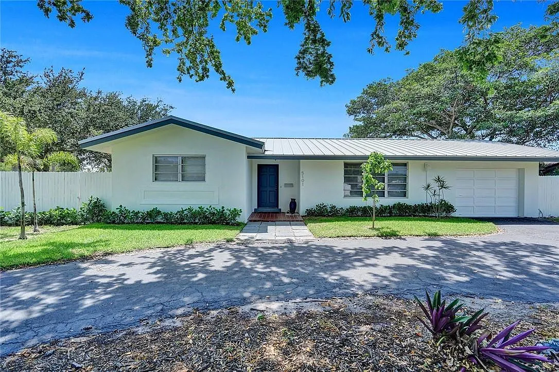 2 bed, 2.0 bath, 1180 sqft, $4,500 — Photo 1
