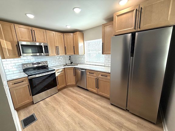 5th image of 1023 Schumard Ave