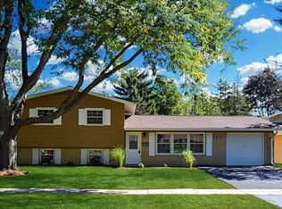 7101 Meadowbrook Ln, Hanover Park, IL 60133