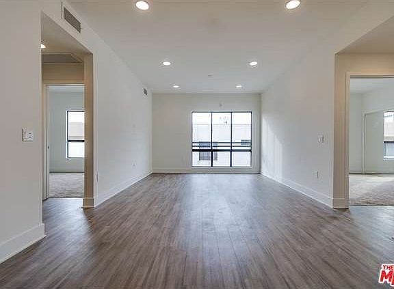 3rd image of 7260 Hawthorn Ave Ph 6