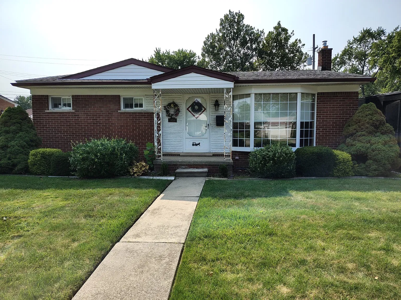 3 bed, 999 sqft, $1,749 — Photo 1