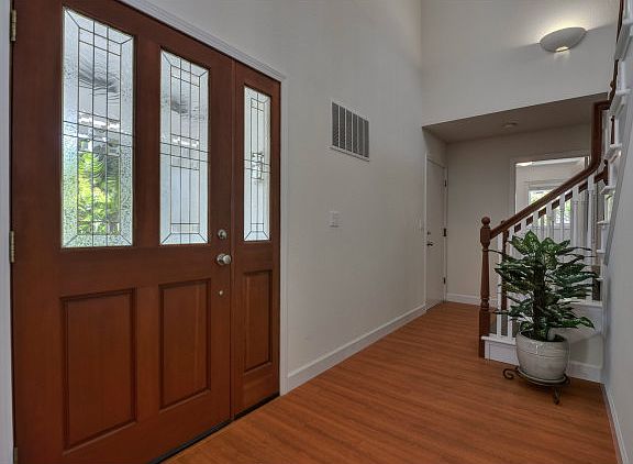 3rd image of 475 La Paz Ct