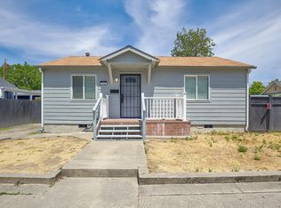 310 SW J St, Grants Pass, OR 97526