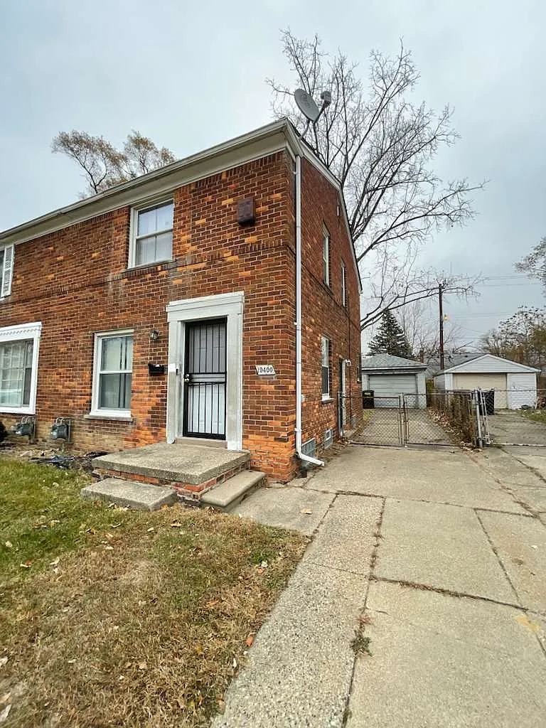 2 bed, 1074 sqft, $1,100 — Photo 1