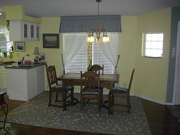 5th image of 905 Nelson Dr