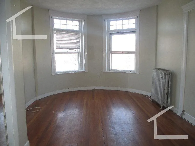 4 bed, 1700 sqft, $4,400 — Photo 2
