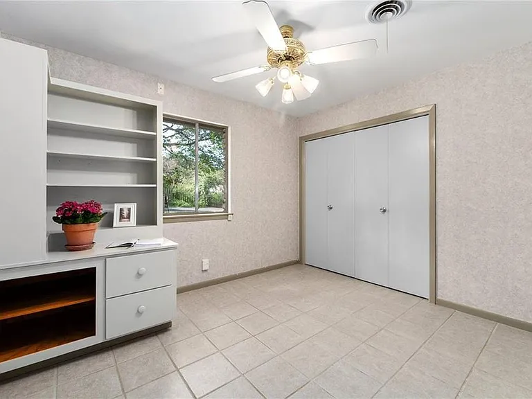 610 Lancelot Way — Photo 23