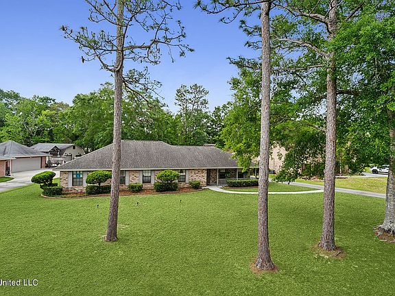 2nd image of 4010 Driftwood Dr