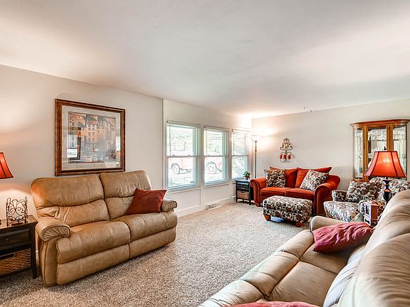 5th image of 8422 Yarrow Ct