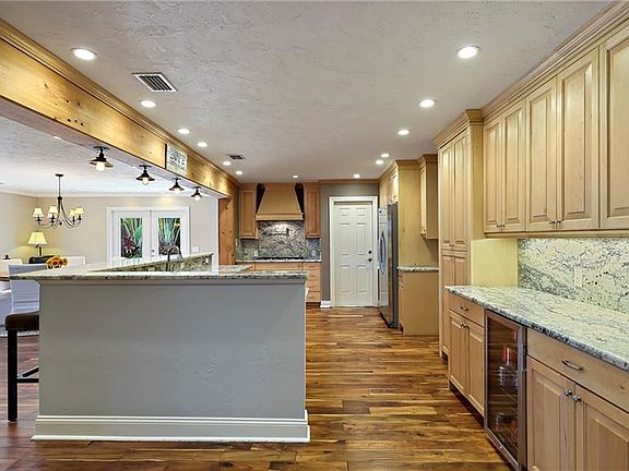 3rd image of 1121 Monterey Blvd NE