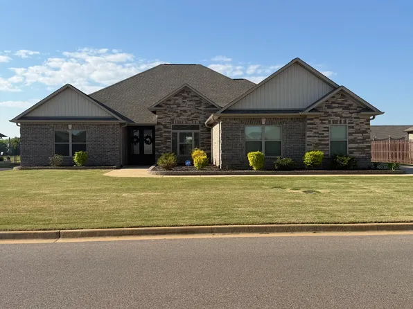 26316 Woodfield Dr, Athens, AL