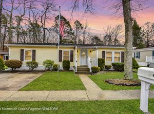 8 Sunflower Dr, Jackson, NJ 08527