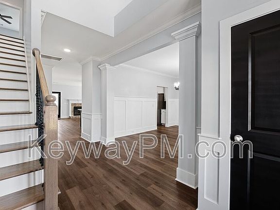 3rd image of 2217 Laurens St