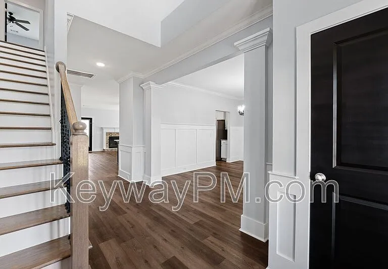 2217 Laurens St — Photo 3