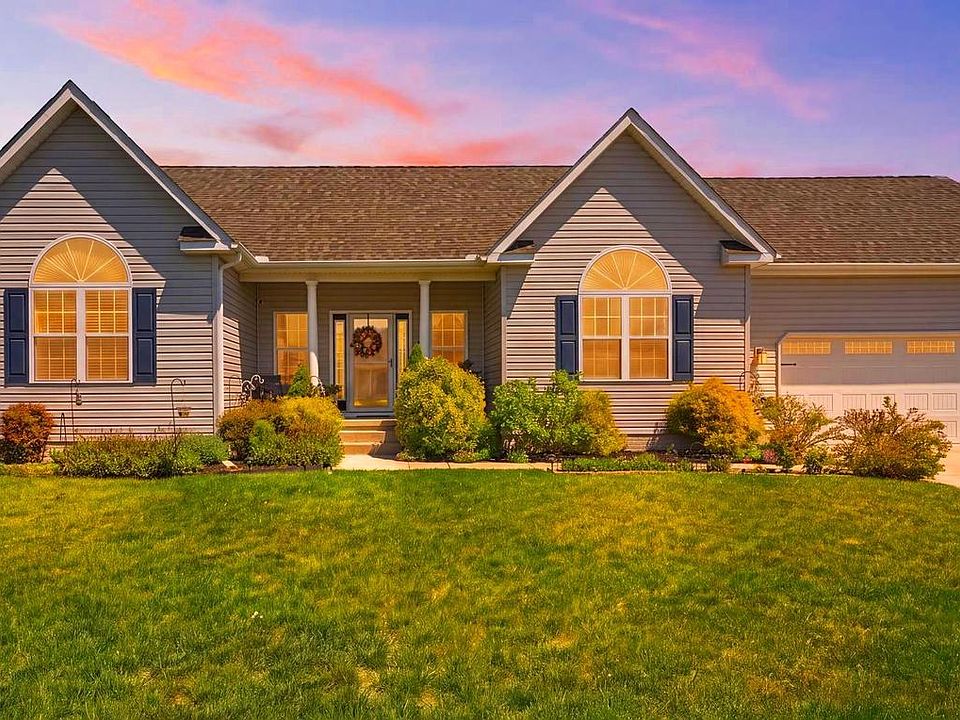 1st image of 117 Crown Forest Ln