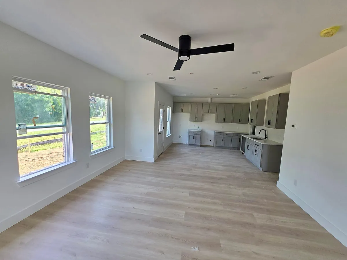 Building Photo - 120 Homes Dr